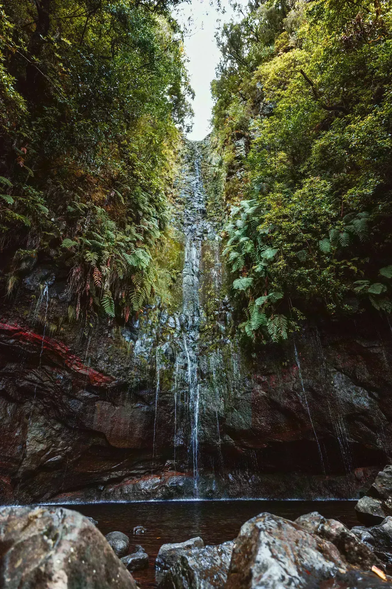 Vodopád a jezírko na Levada 25 Fontes