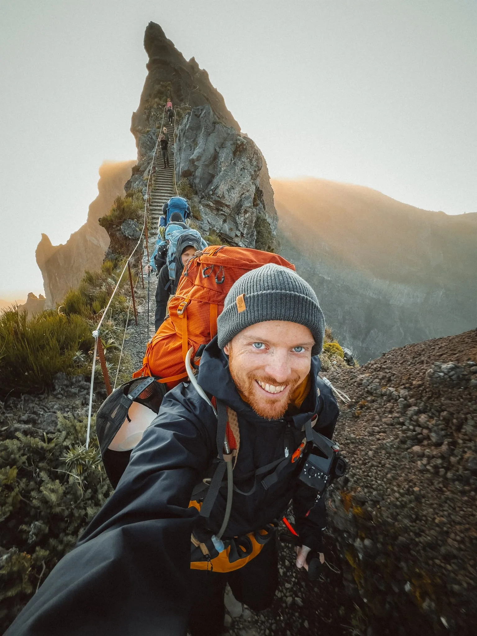 Selfie s krosnou na přechodu hřebenů z Pico do Arieiro