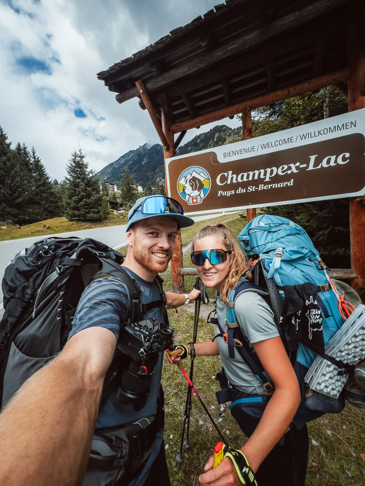 Selfie u vítací cedule Champex-Lac